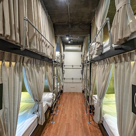 Siam Plug In Hostel Bangkok Buitenkant foto