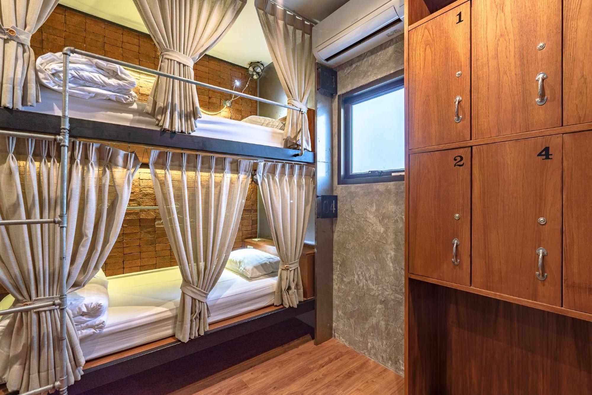 Siam Plug In Hostel Bangkok Buitenkant foto