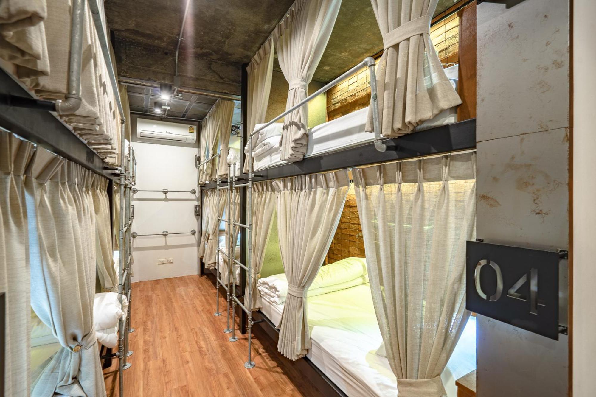 Siam Plug In Hostel Bangkok Buitenkant foto