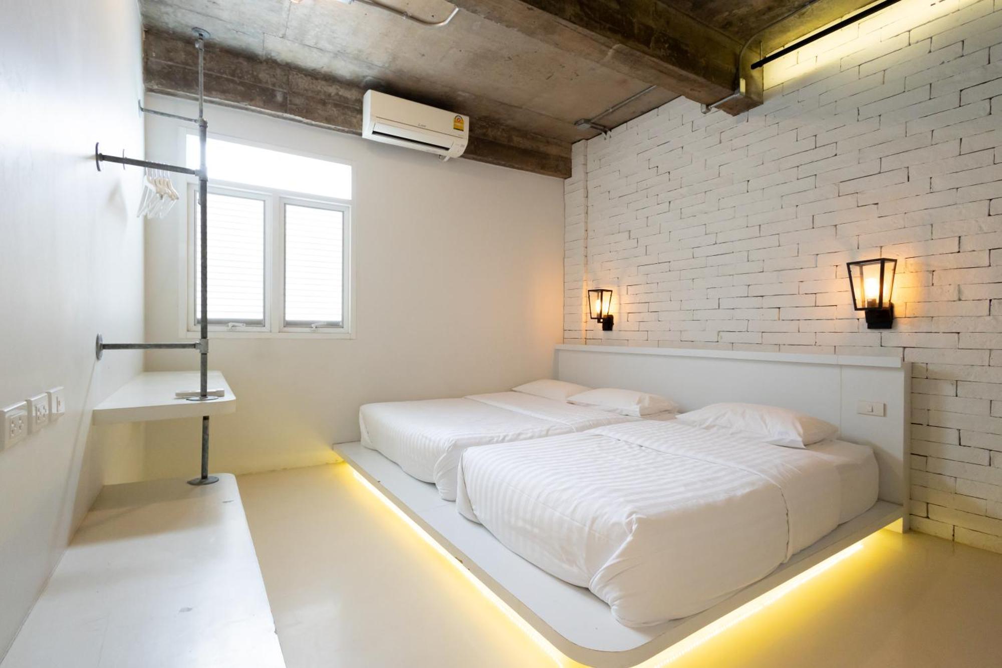Siam Plug In Hostel Bangkok Buitenkant foto