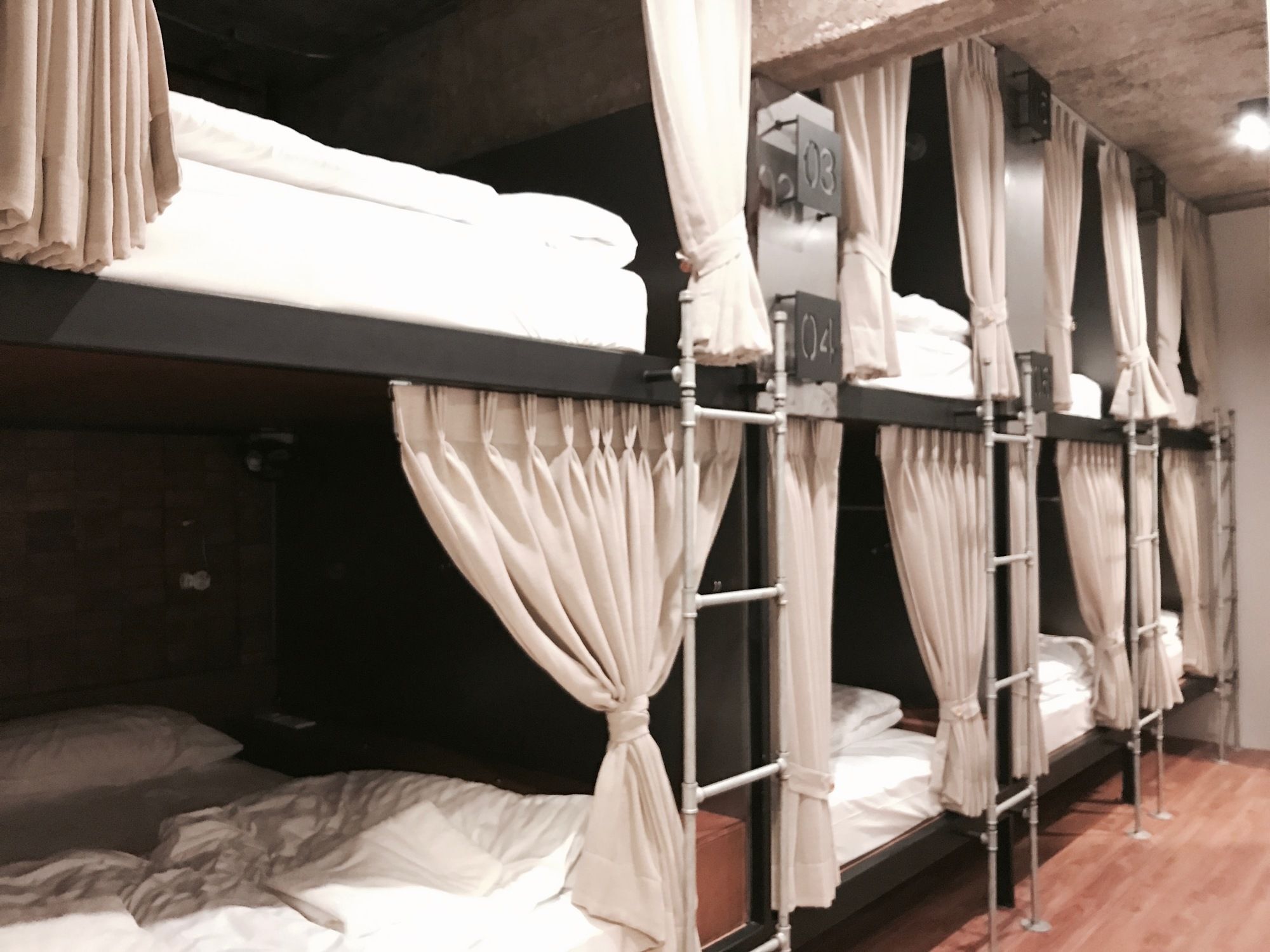 Siam Plug In Hostel Bangkok Buitenkant foto