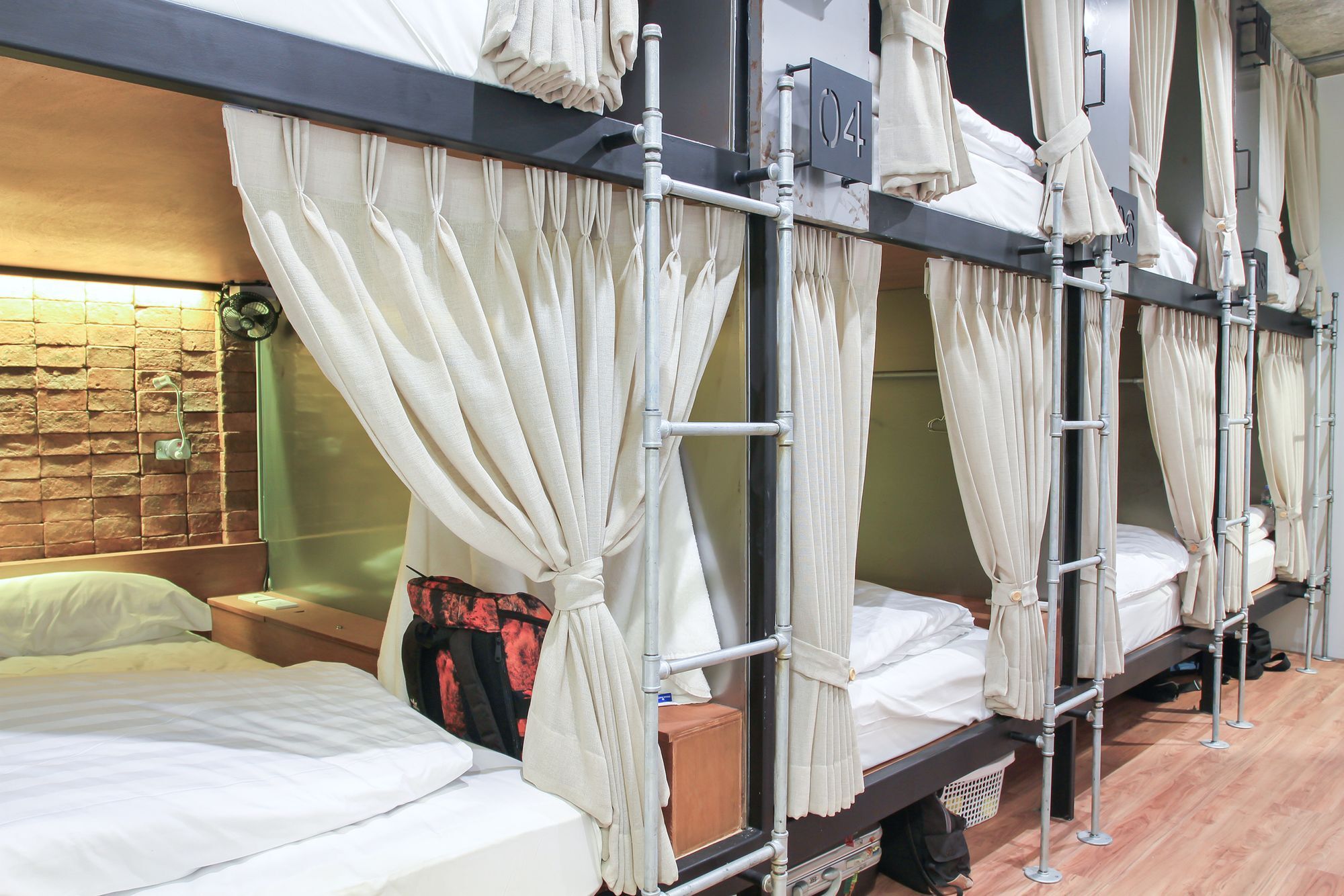 Siam Plug In Hostel Bangkok Buitenkant foto
