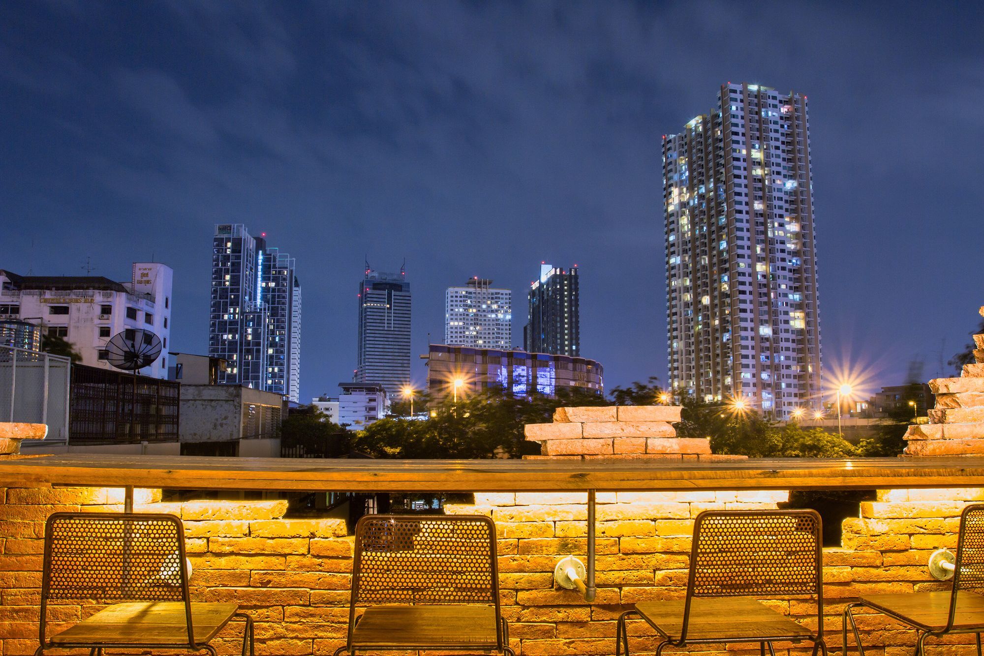Siam Plug In Hostel Bangkok Buitenkant foto