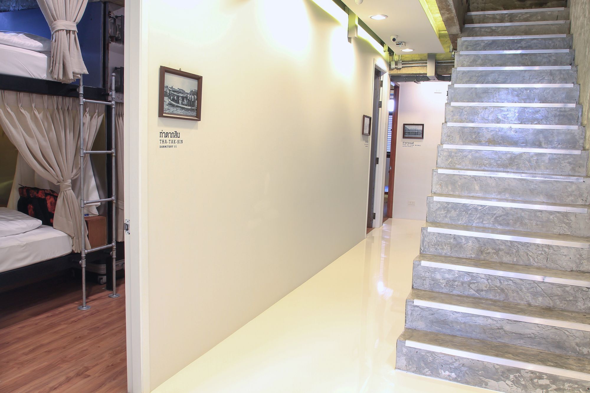 Siam Plug In Hostel Bangkok Buitenkant foto