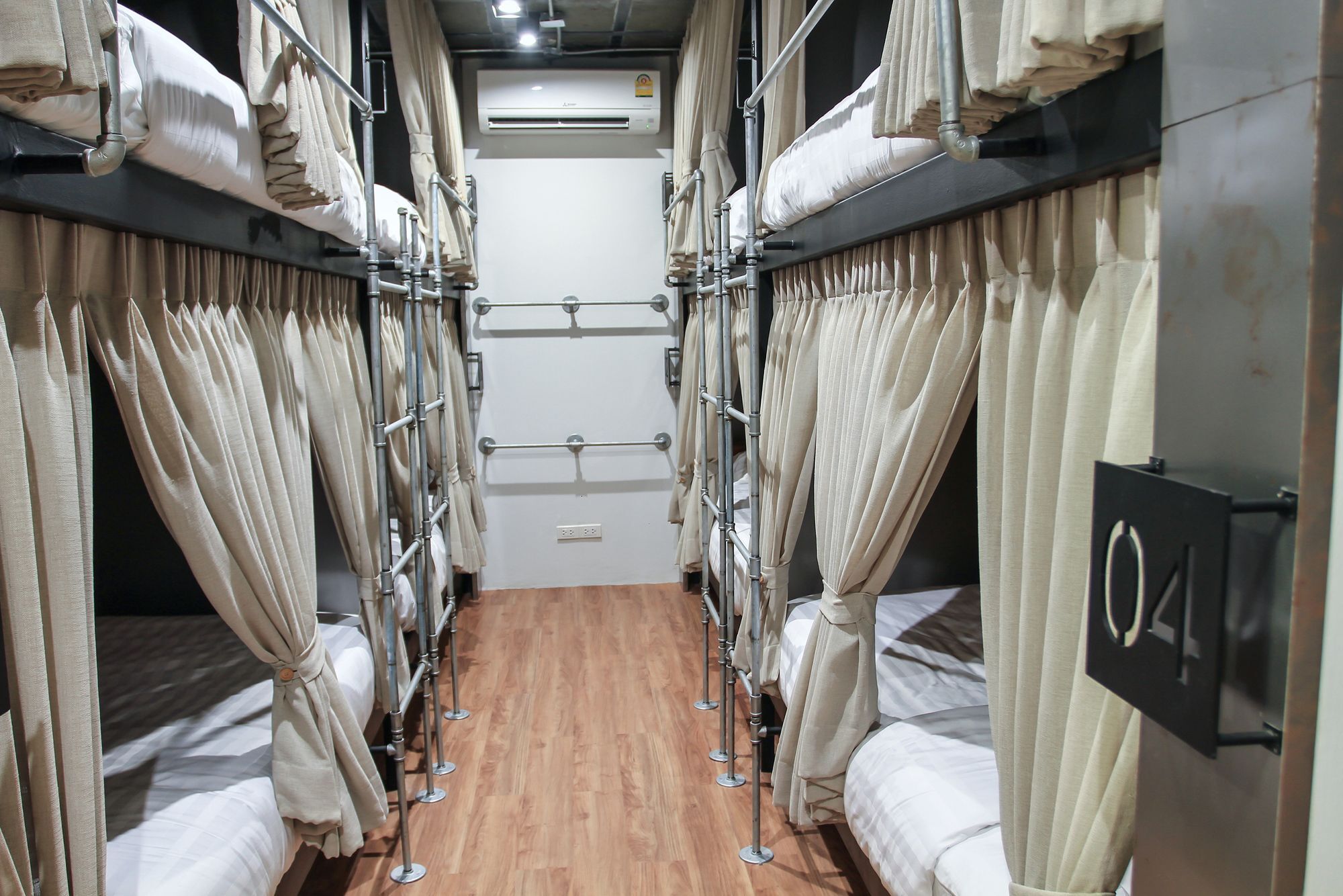 Siam Plug In Hostel Bangkok Buitenkant foto